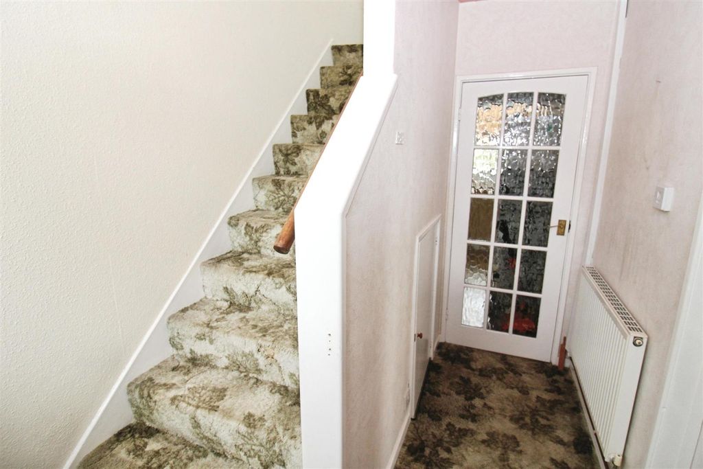 Property photo 3 of 23 Entrance Hallway