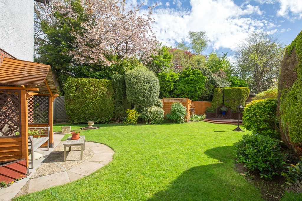 Property photo 2 of 27 Picture No. 40