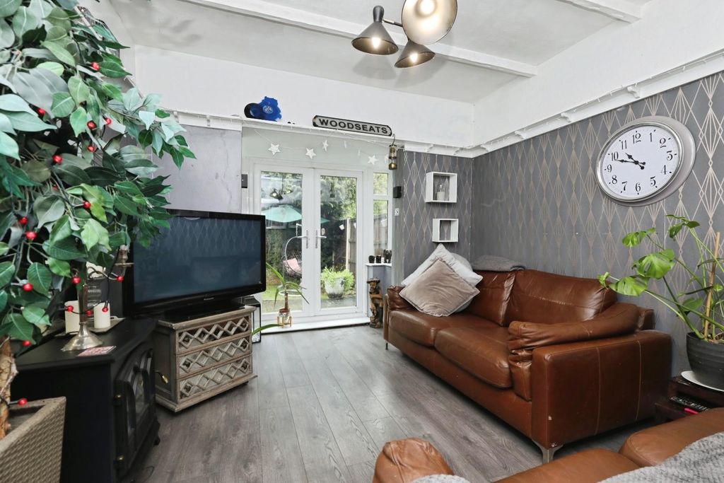 Property photo 3 of 21 Living Room