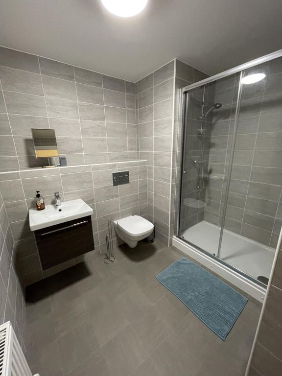 Property photo 3 of 8 Https://Cdn.Rmcloud.Online/Rmc-Temp-Live/Rent/E5F0