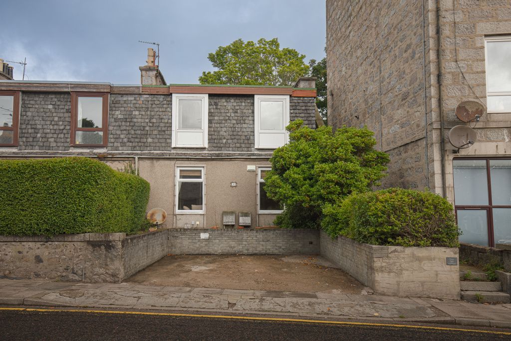 Property photo 3 of 12 Ext