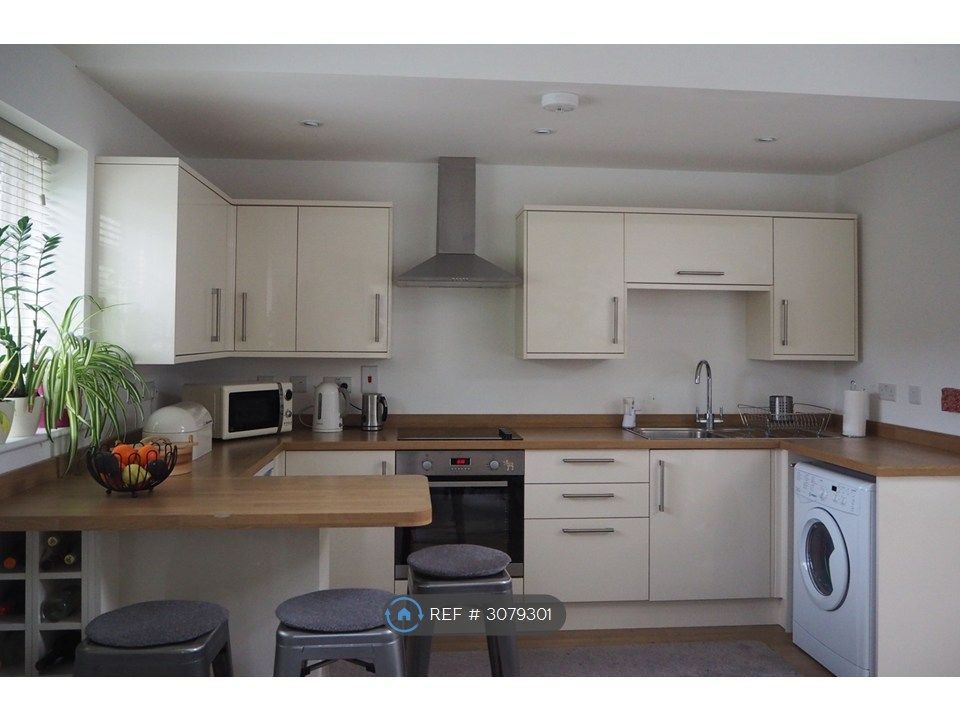 Property photo 1 of 7 Fully Fitted Kitchen