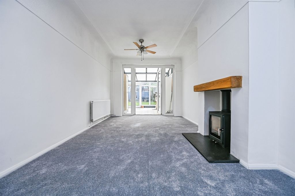 Property photo 3 of 16