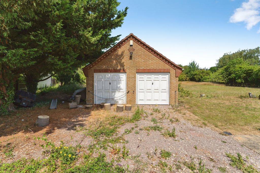 Property photo 2 of 23