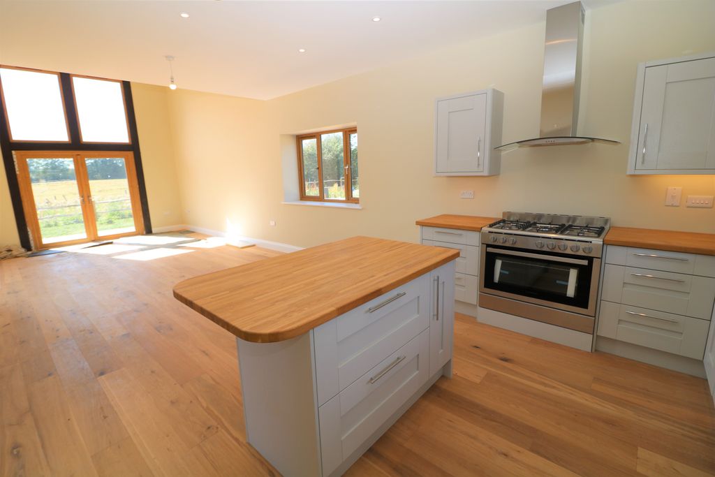 Property photo 3 of 10 Kitchen Diner