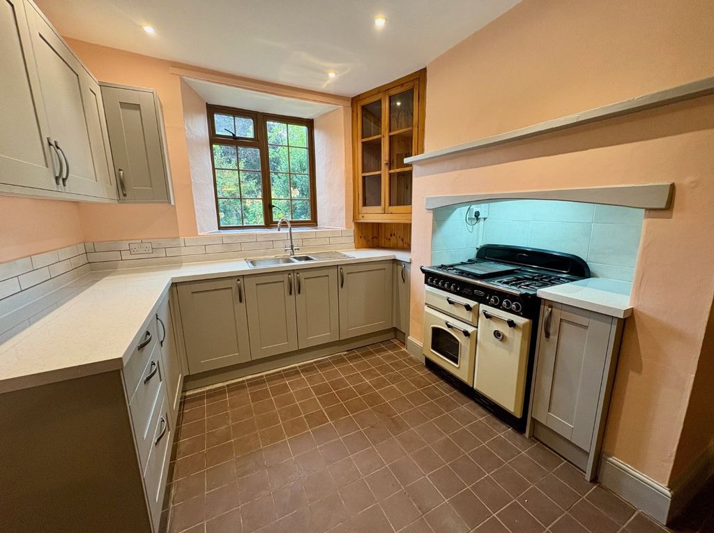 Property photo 3 of 13 Dulverton Seddons