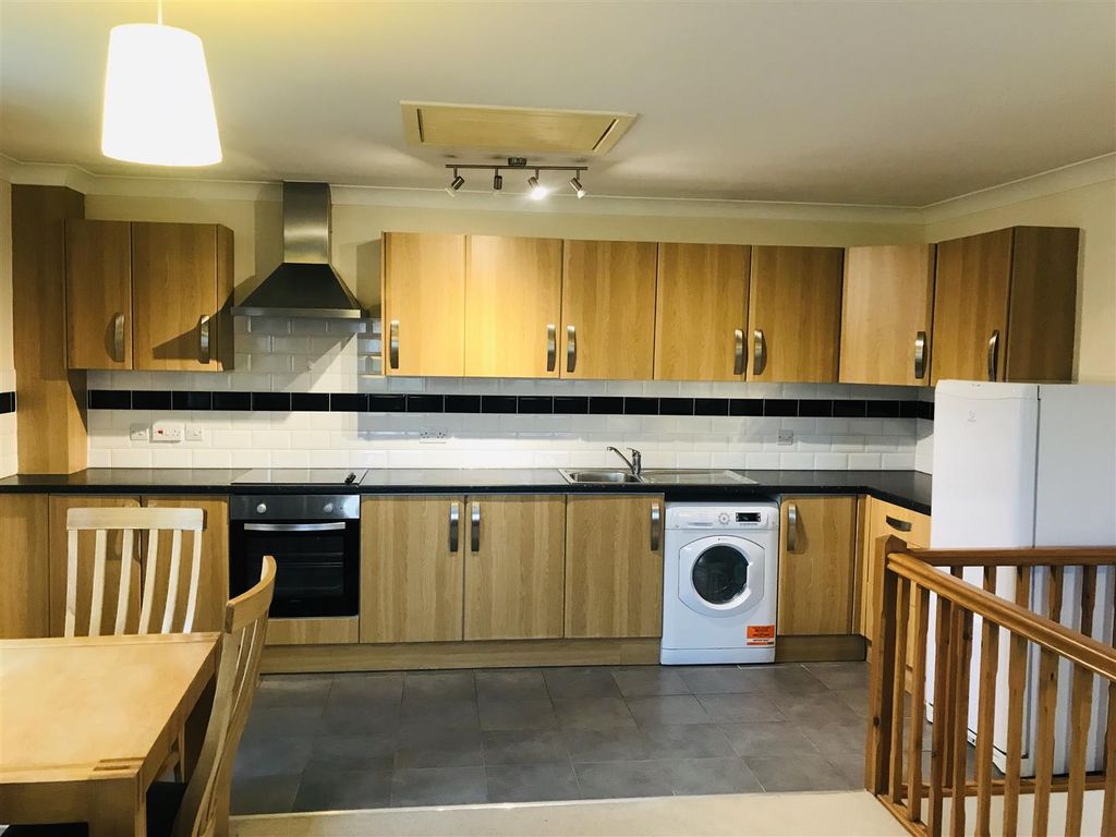 Property photo 2 of 7 Kitchen.Jpg