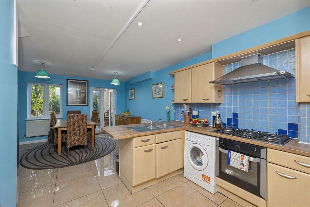 Property photo 3 of 28