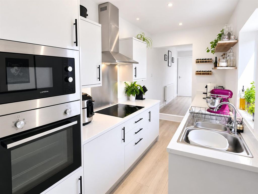 Property photo 1 of 16 Kitchen