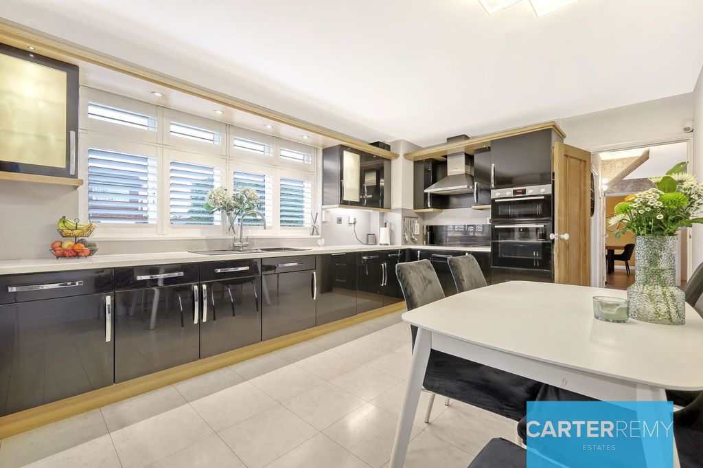 Property photo 1 of 31