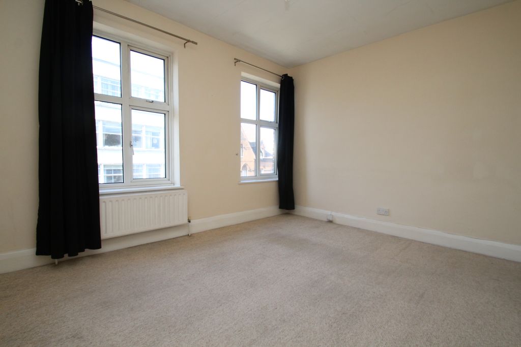 Property photo 3 of 6 Photo 03
