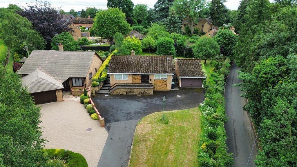Property photo 1 of 14 Moulton Road