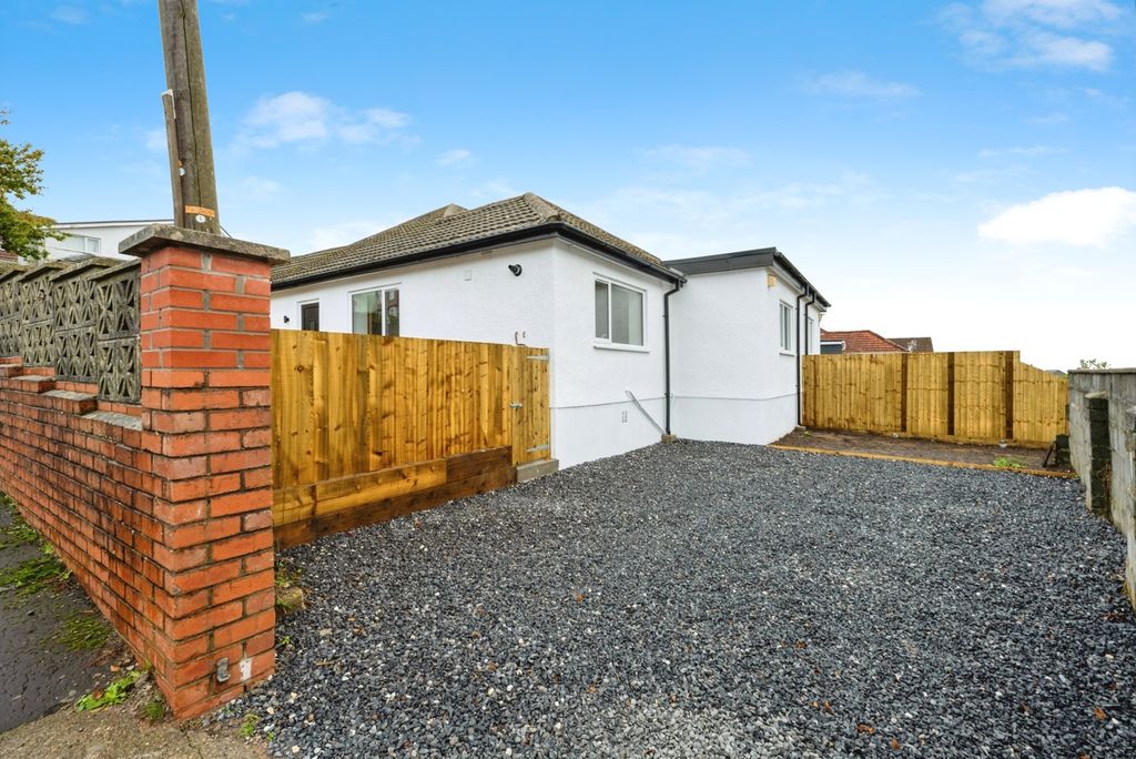 Property photo 3 of 17 Photo