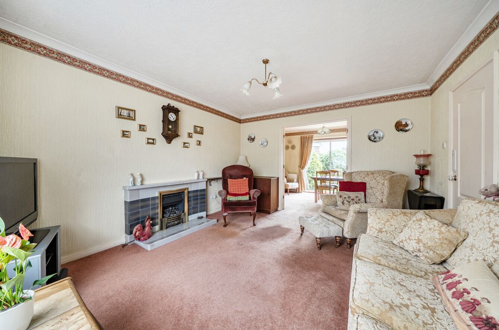 Property photo 2 of 12 15169318
