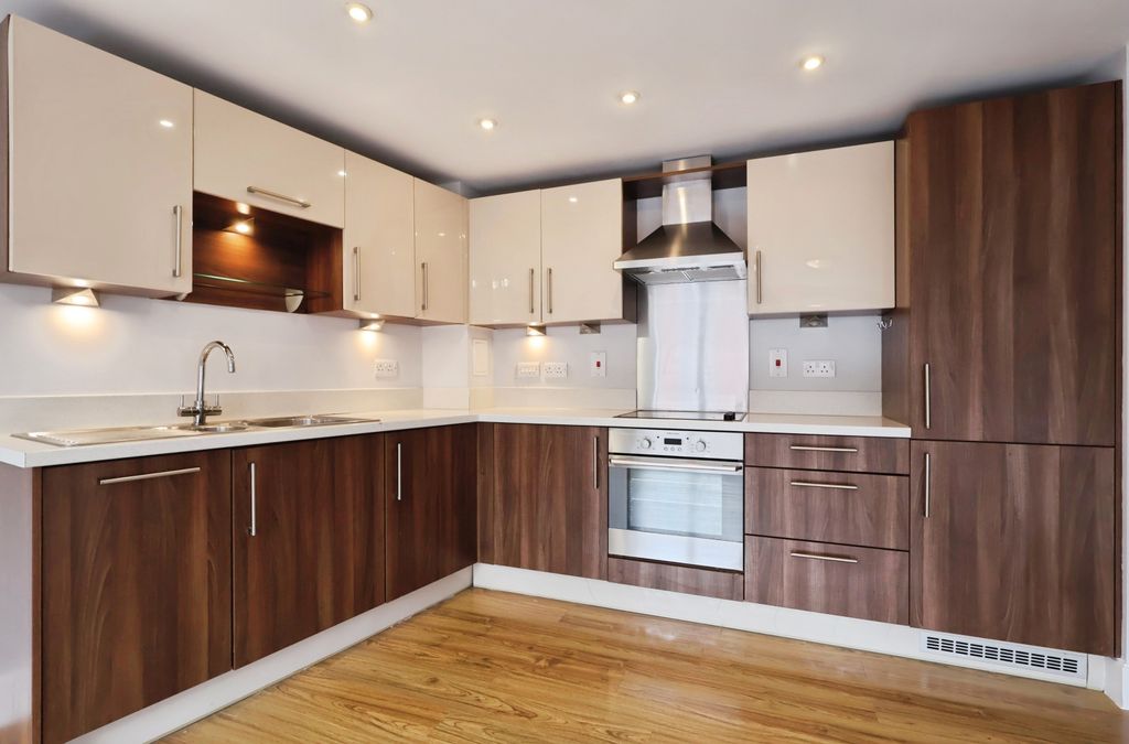 Property photo 2 of 33