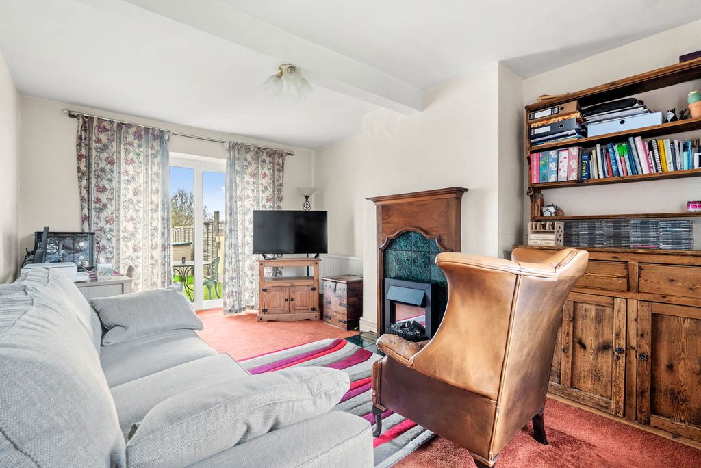 Property photo 3 of 12