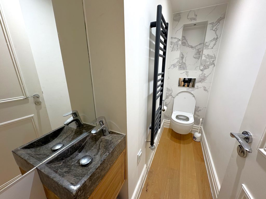 Property photo 3 of 9 Cloakroom/wc