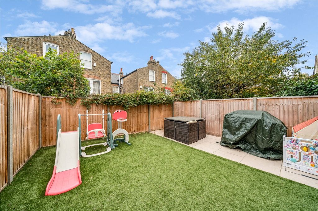 Property photo 2 of 8 Picture No. 15