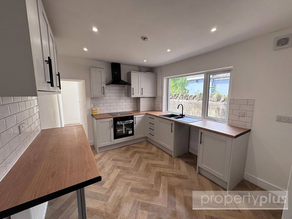 Property photo 2 of 14 Picture No. 13