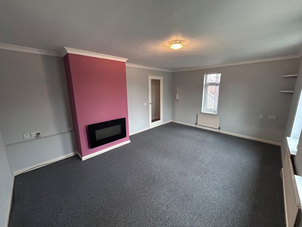 Property photo 2 of 15 Lounge