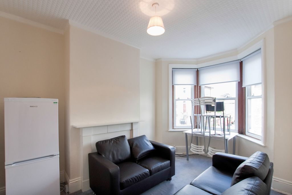 Property photo 3 of 9 Living Room