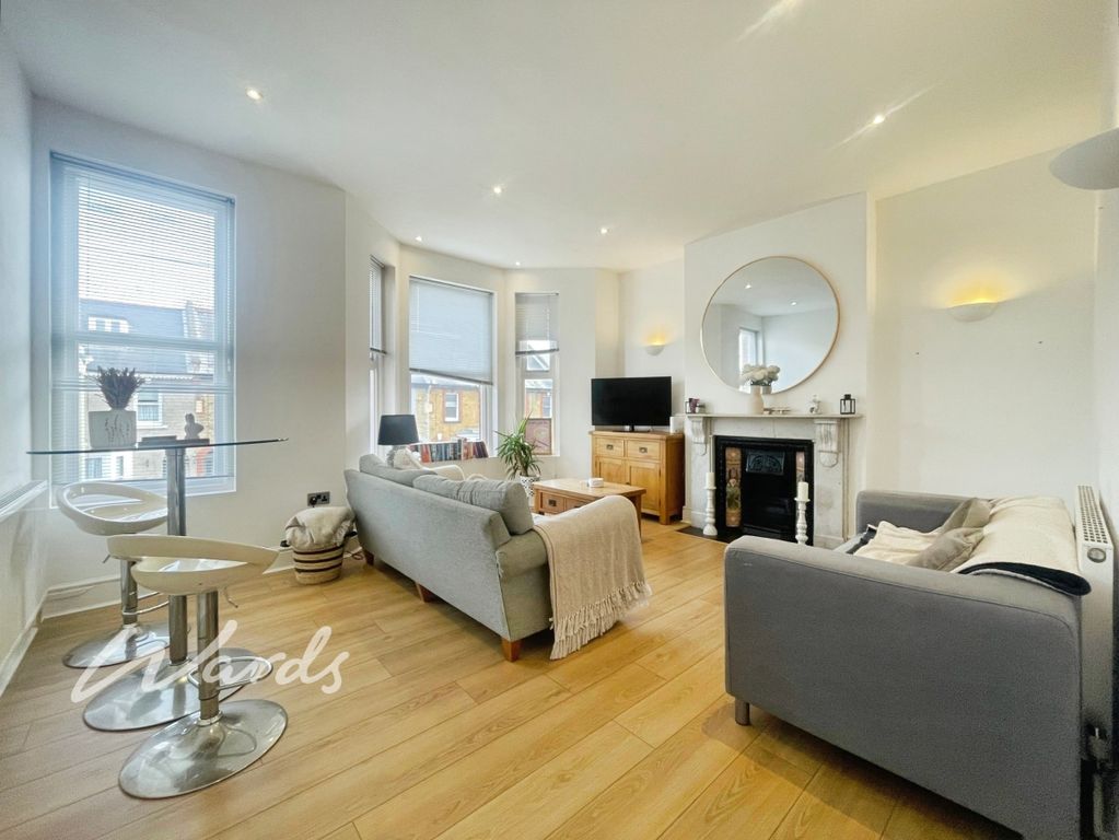 Property photo 2 of 9 Lounge