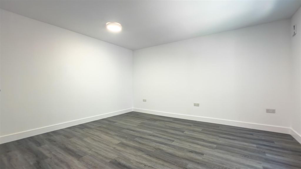 Property photo 3 of 9 2.Jpg