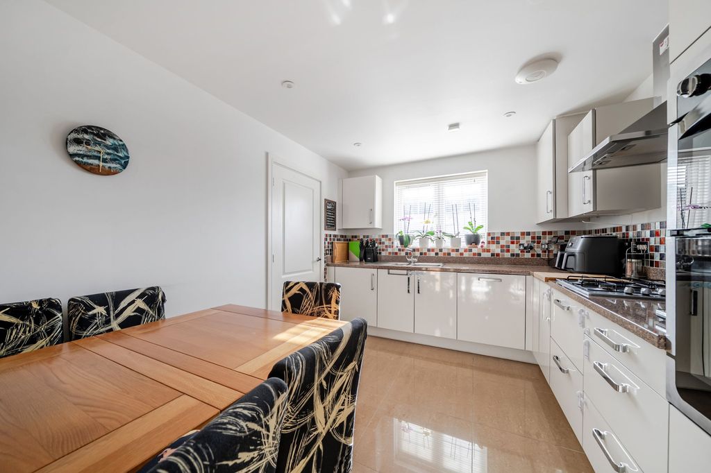 Property photo 3 of 18 Kitchen / Dining Room