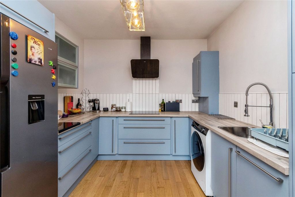 Property photo 3 of 17 Kitchen