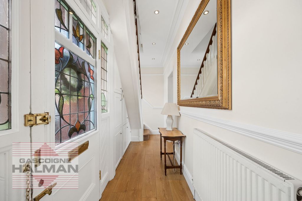 Property photo 2 of 37