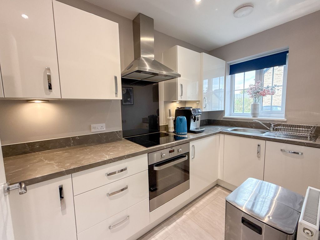 Property photo 2 of 10 Kitchen