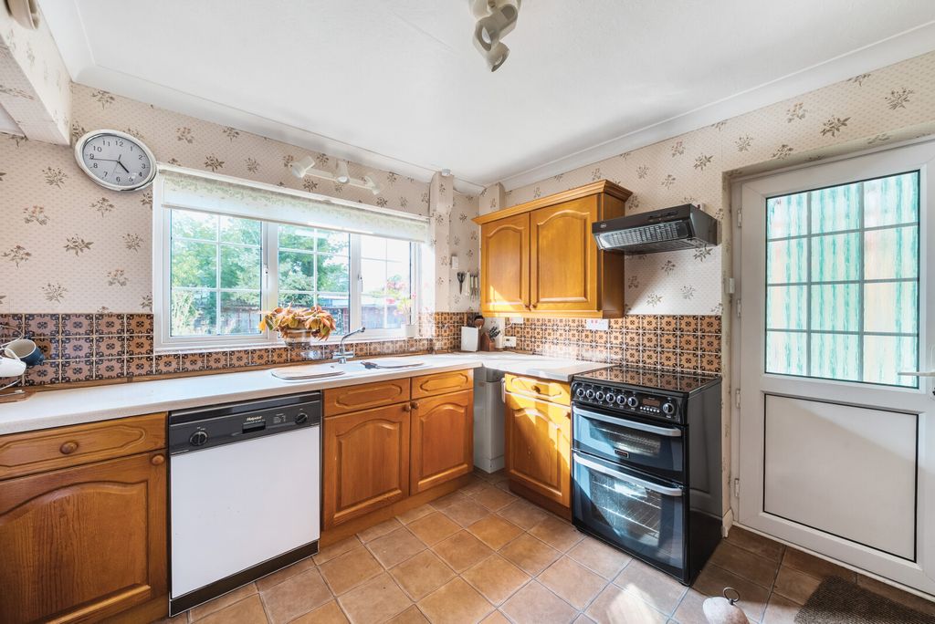Property photo 3 of 22 1325632-12-68778d...
