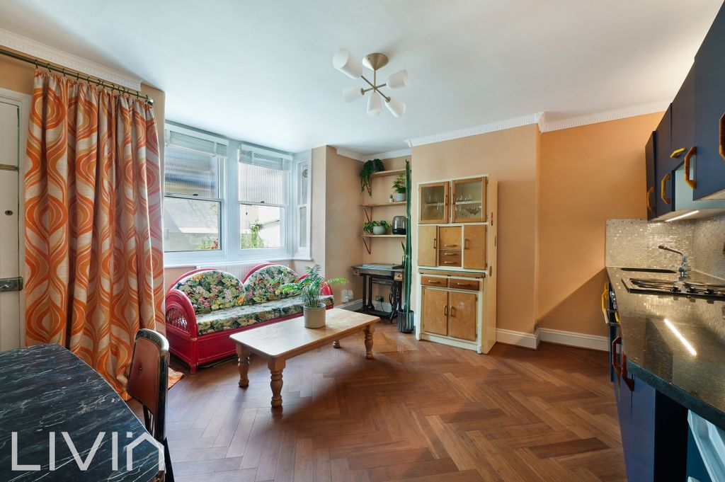Property photo 2 of 9 Tanfield Road,