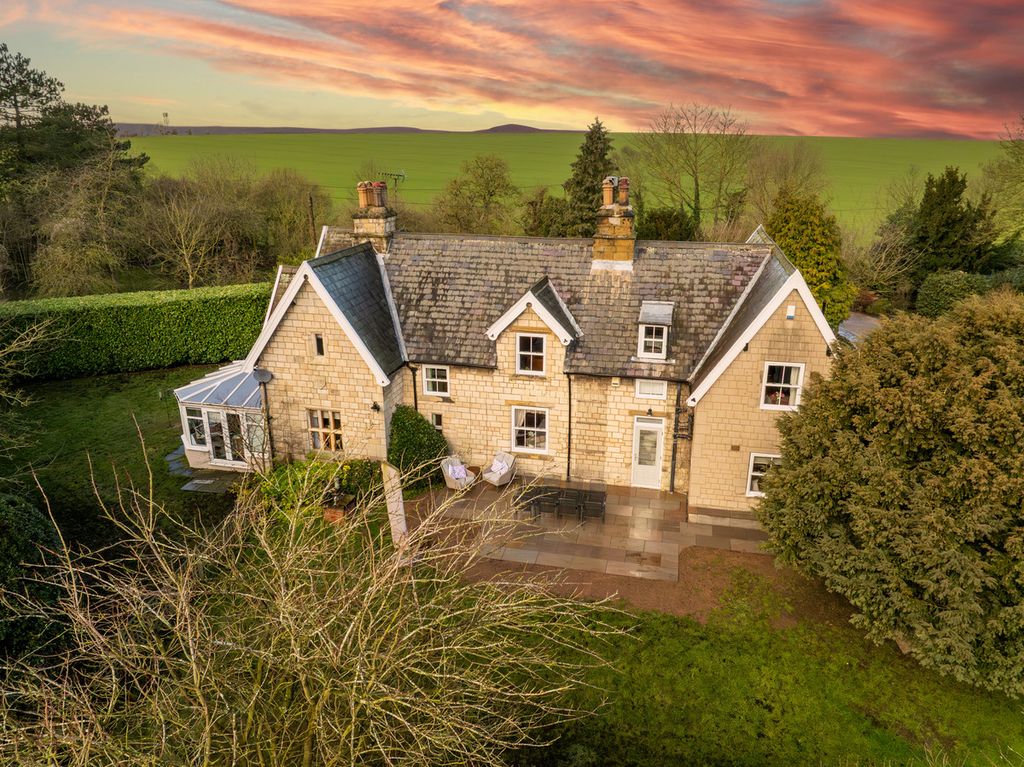 Property photo 1 of 39