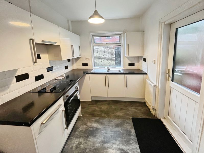 Property photo 3 of 14 Kitchen