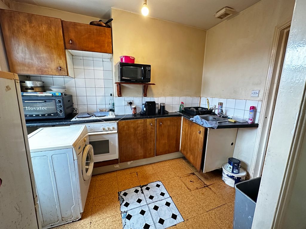 Property photo 3 of 7 Flat 2, 360 Old Kent Road, London Se1 5Aa