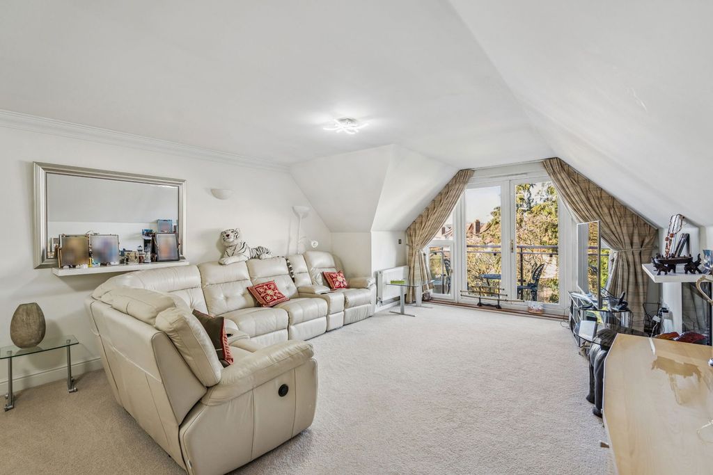 Property photo 2 of 23