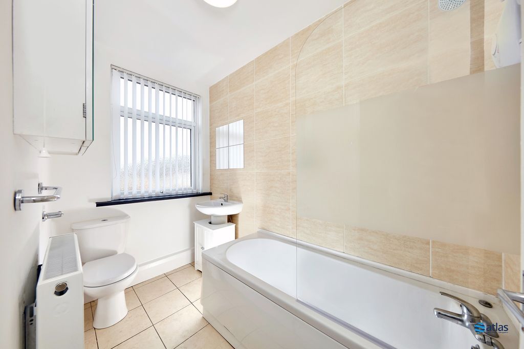 Property photo 2 of 12 Bathroom