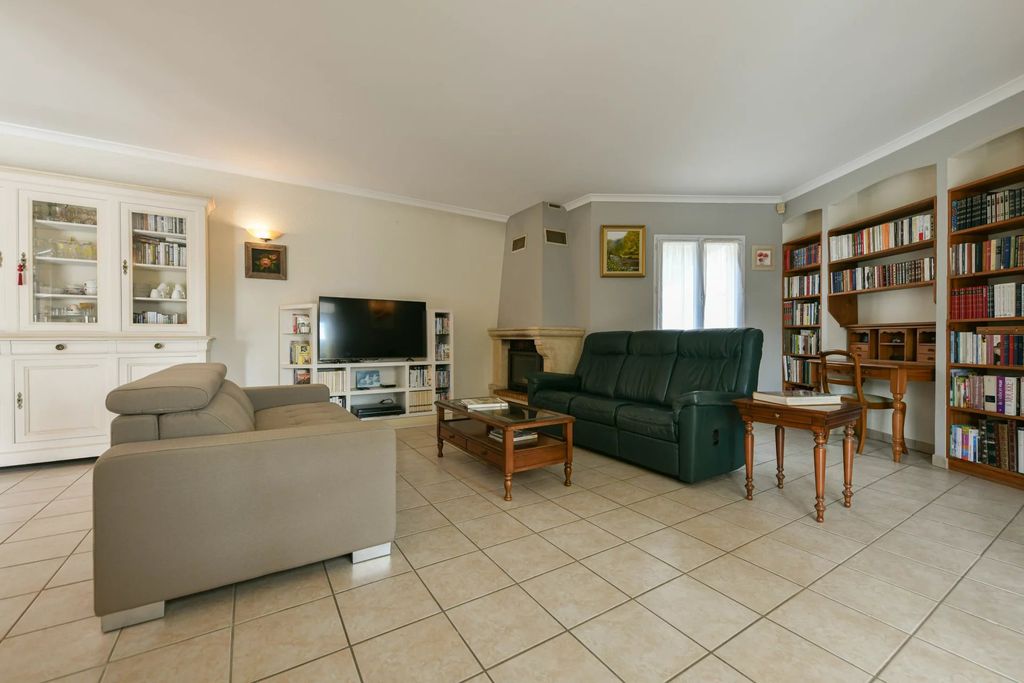 Property photo 3 of 31