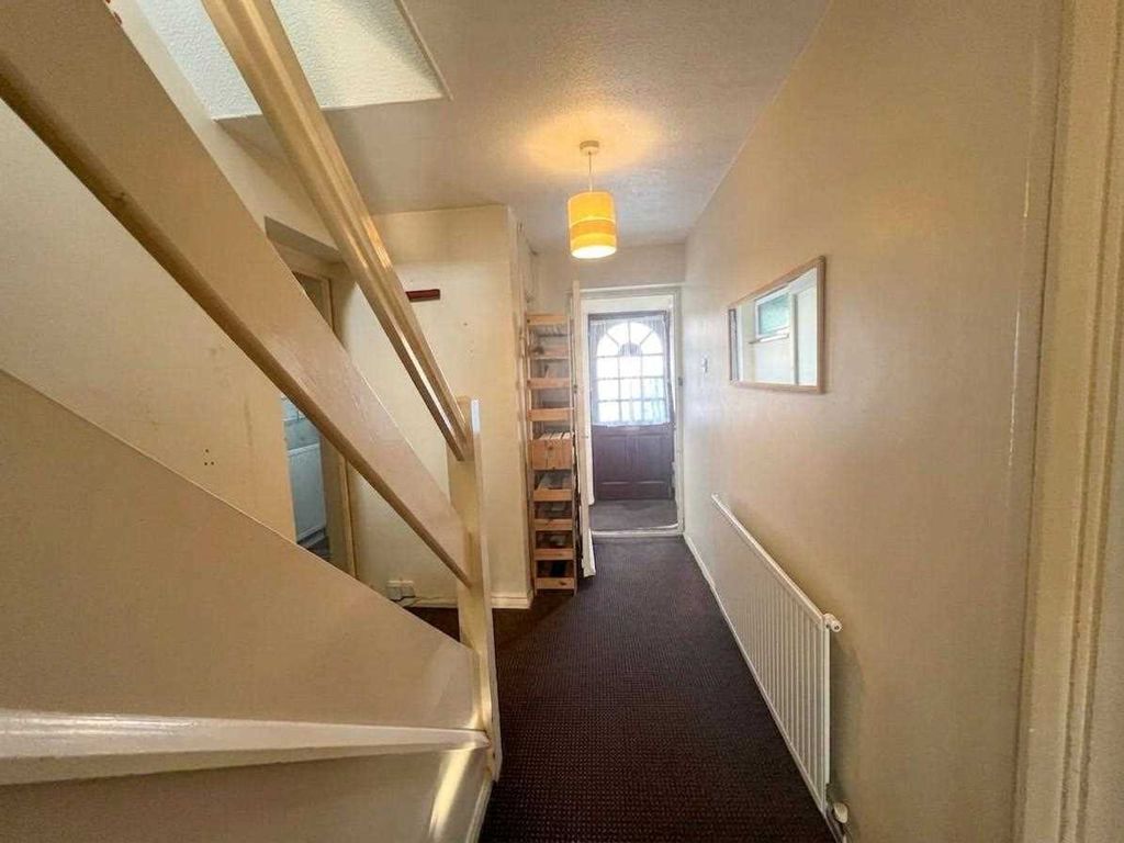 Property photo 2 of 11 Landing