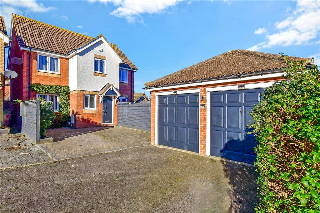 Property photo 1 of 18 Garage