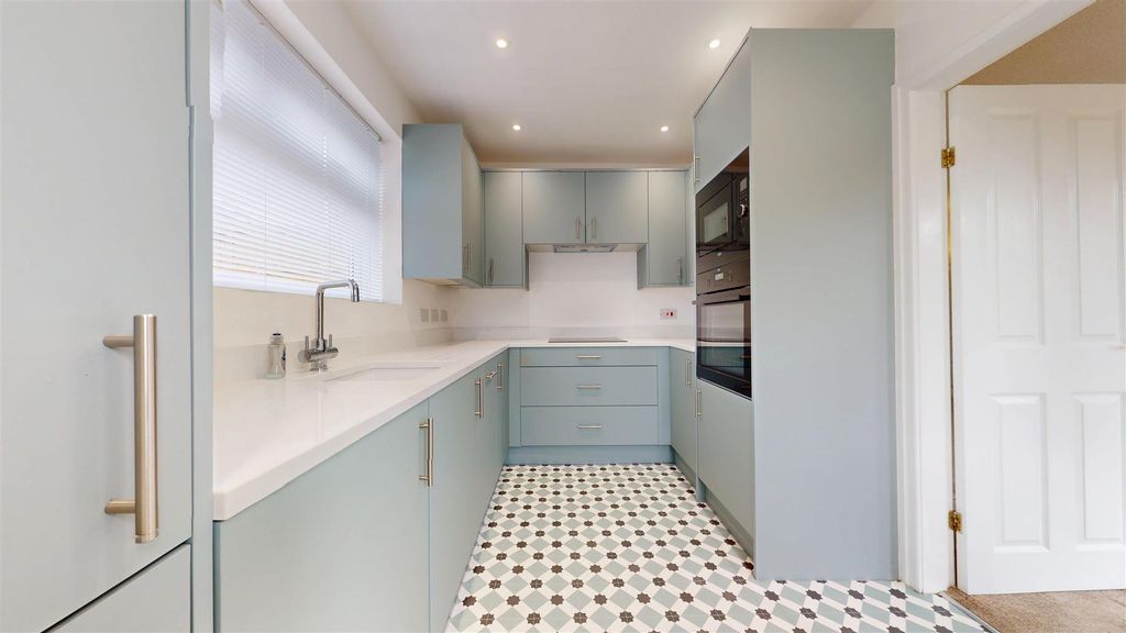 Property photo 3 of 20 Oak Tree Road Kitchen