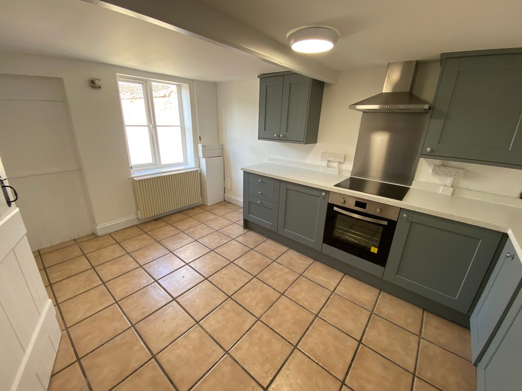 Property photo 3 of 25 Kitchen