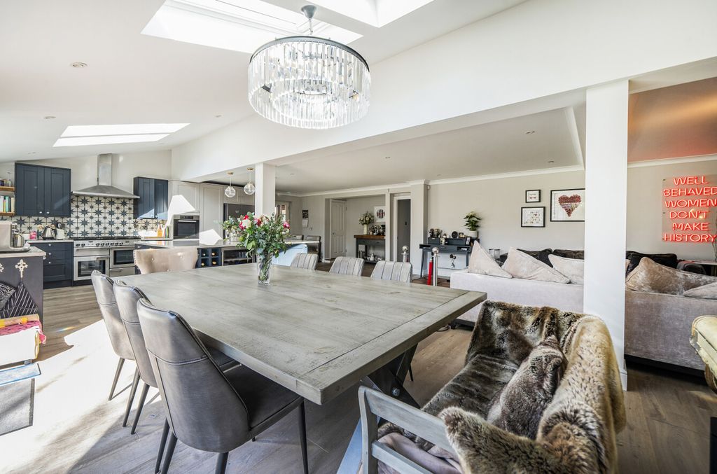 Property photo 3 of 39 1434296-49-69c54c...