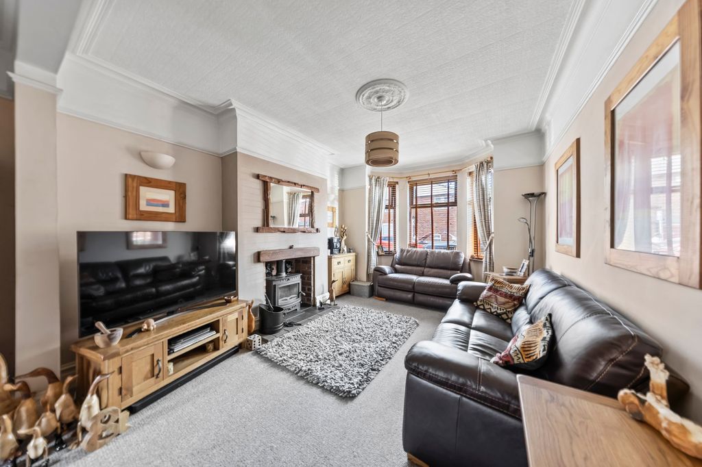 Property photo 2 of 23