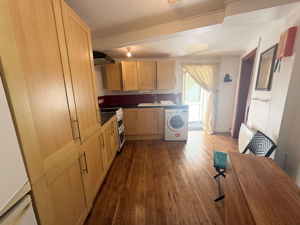 Property photo 3 of 6 5