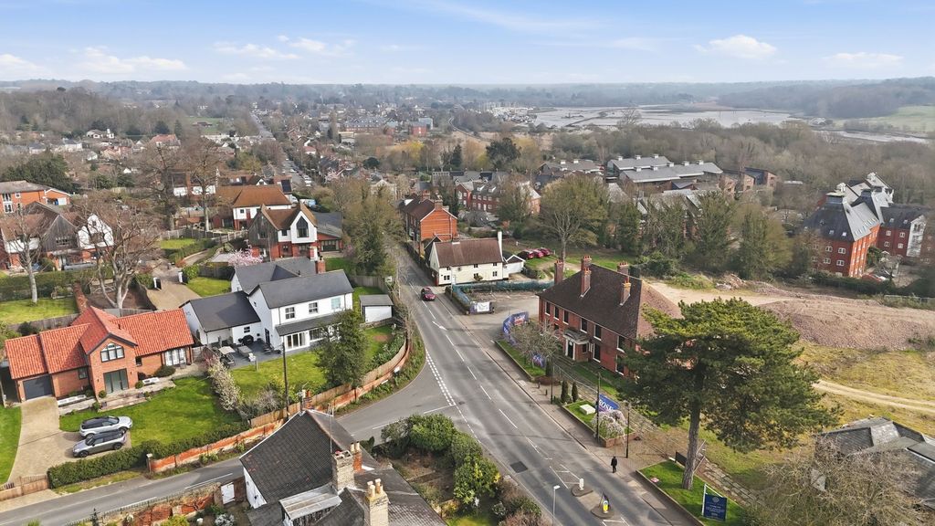 Property photo 2 of 39