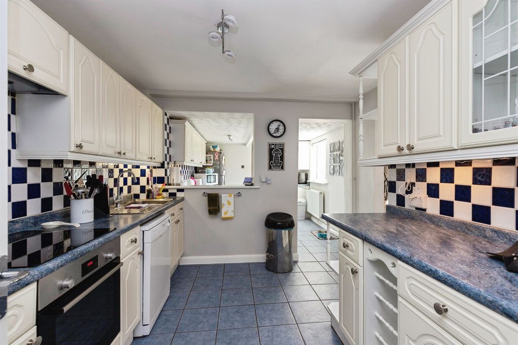 Property photo 3 of 17