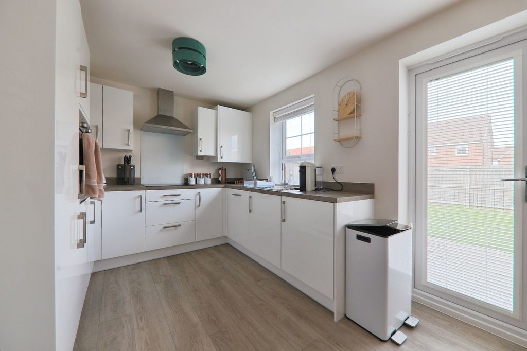 Property photo 3 of 9 4421277