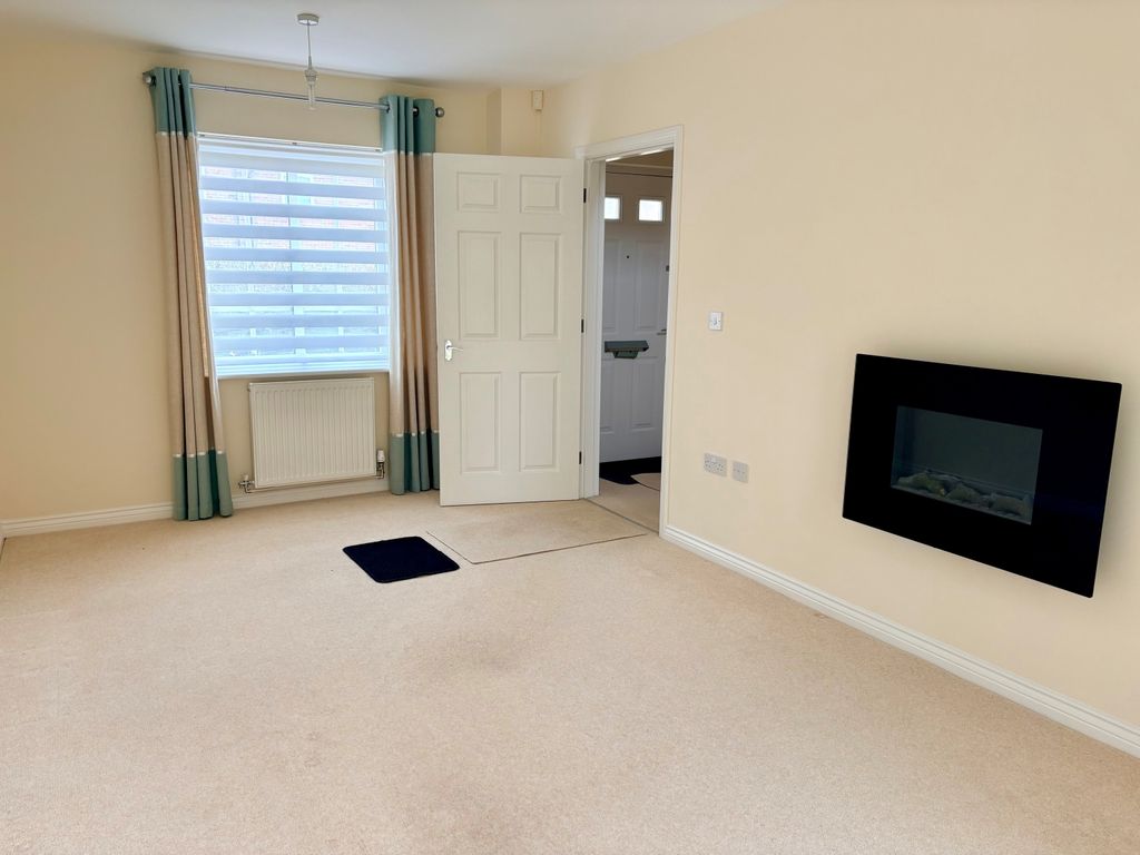 Property photo 3 of 7 Lounge